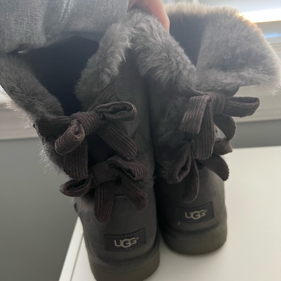 UGG Women’s Bailey Bow in grey size 10 - Picture 11 of 11